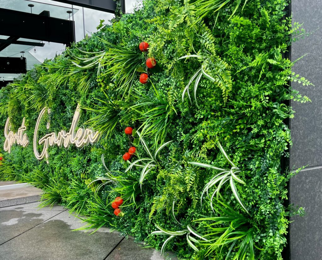 Hilton hotelli restorani väliterassi sisekujundus