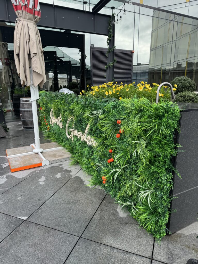 Hilton hotelli restorani väliterassi sisekujundus