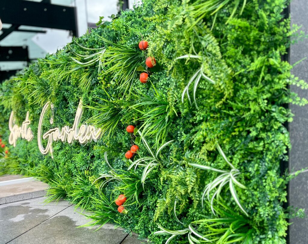 Hilton hotelli restorani väliterassi sisekujundus